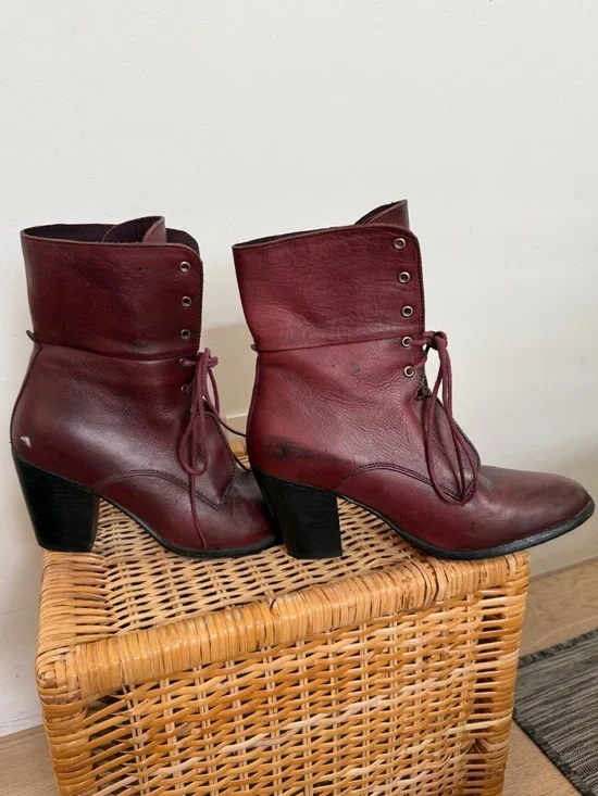 SOHO- Coraline Leather Lace Up Heeled Ankle Boots | Burgundy - Picture 3 of 6